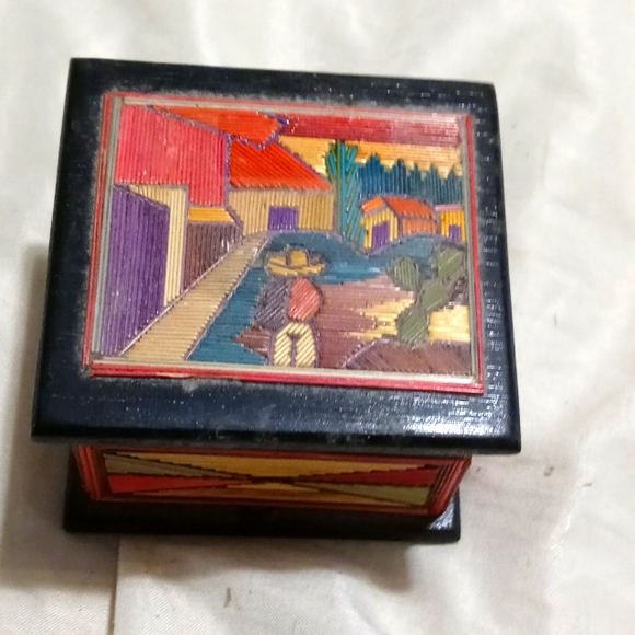 Wooden trinket box - Picture 1 of 1